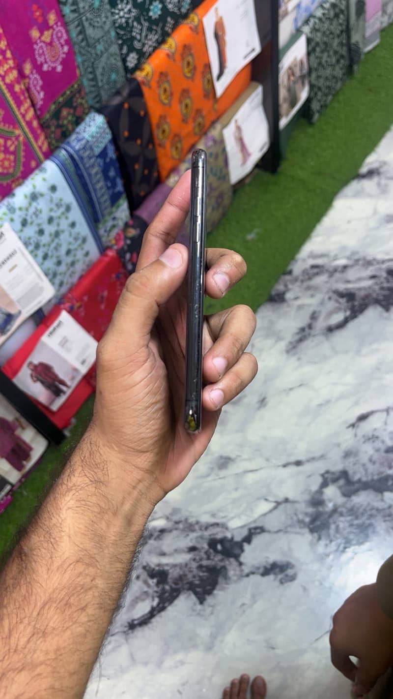 Apple iPhone X 03415319088 is py rabta kry thank you 4