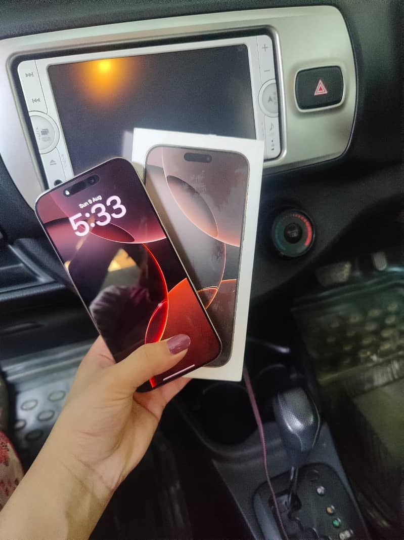 Apple iPhone 16 Pro Max 1