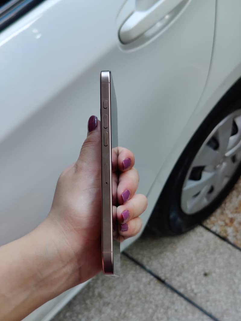 Apple iPhone 16 Pro Max 5