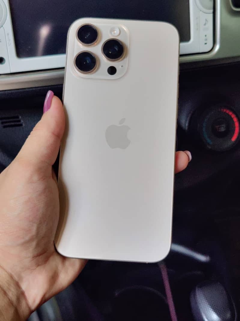 Apple iPhone 16 Pro Max 7