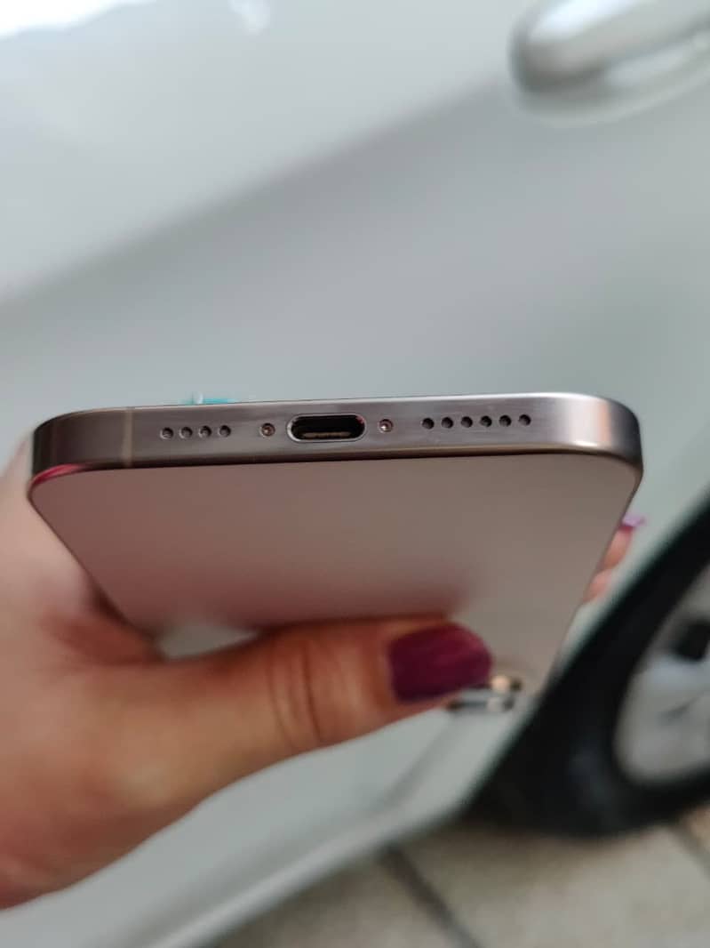 Apple iPhone 16 Pro Max 10