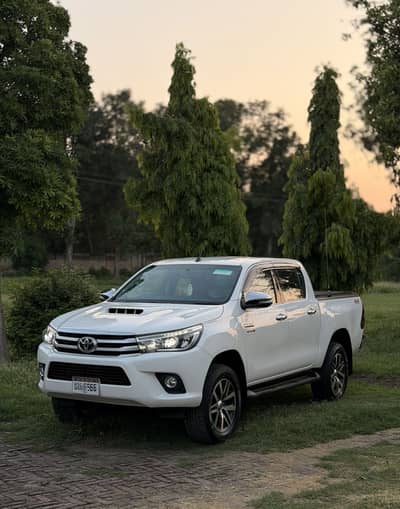 Toyota Hilux Revo V