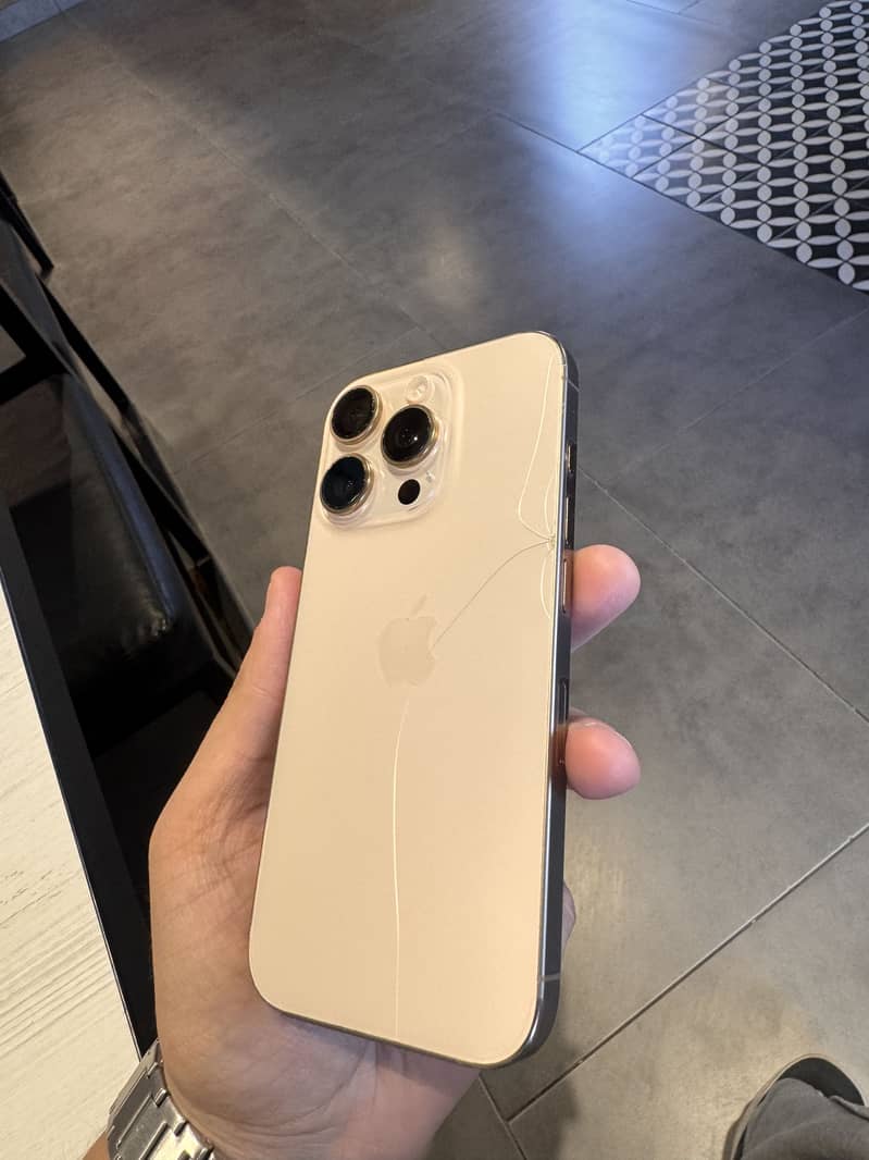 Apple iPhone 16 Pro 4