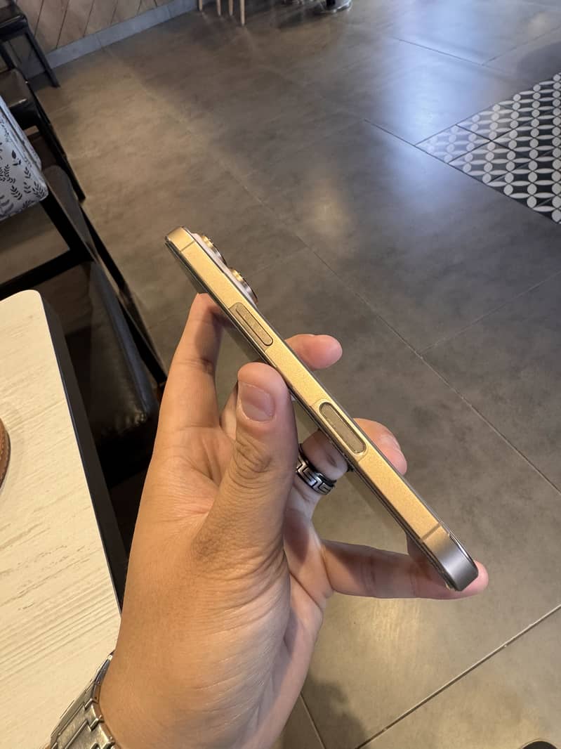Apple iPhone 16 Pro 7