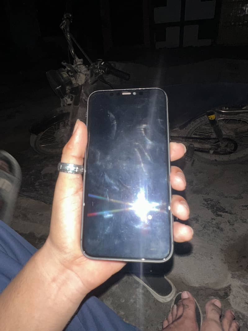 Apple iPhone 11 4