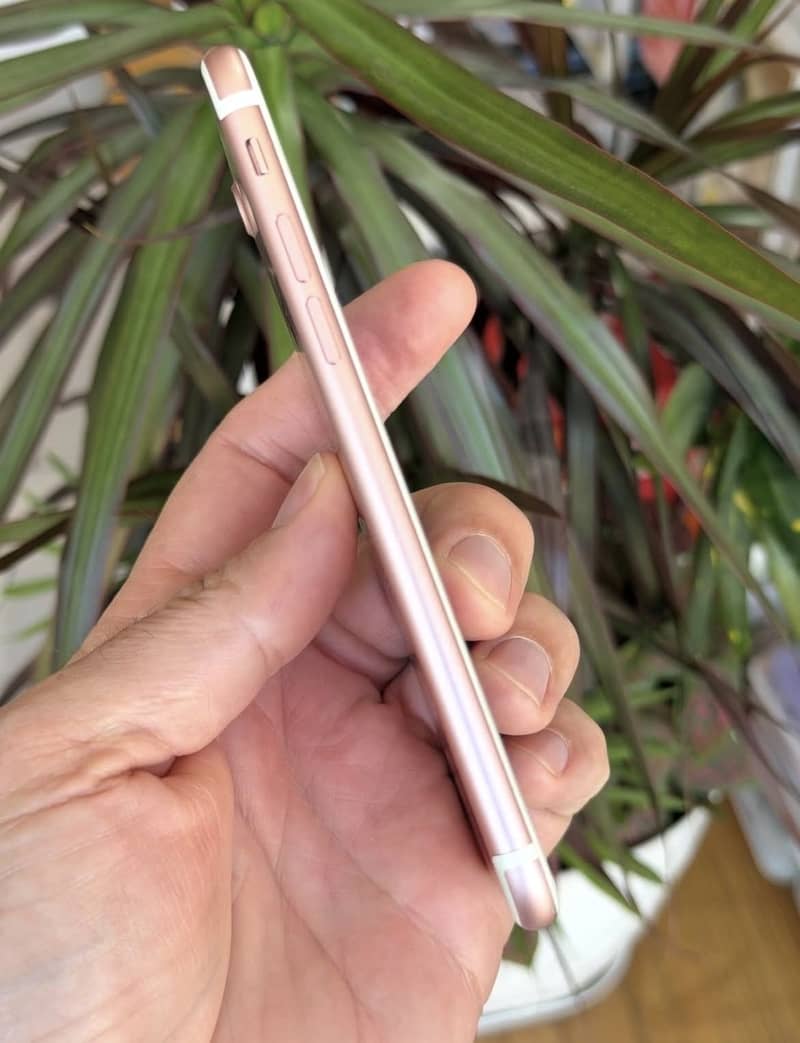 Apple iPhone 7 4