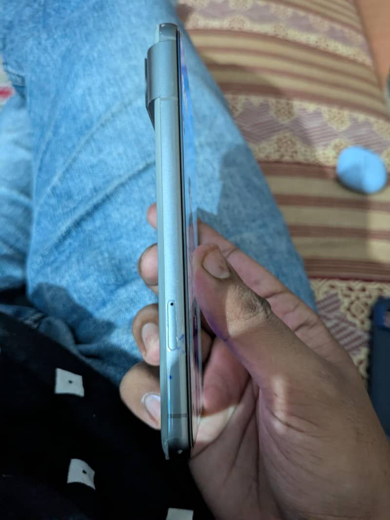 Google pixel 8 4
