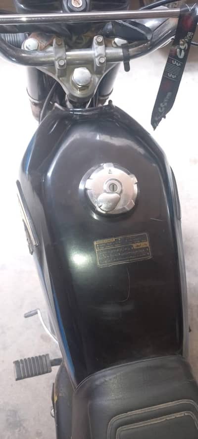 united motorcycle meter stop hai 12000 Kay andar hi Chali hai