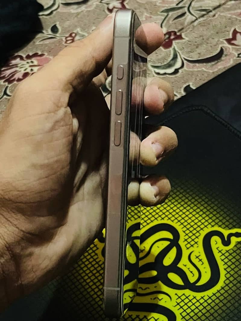 Apple iPhone 15 Pro 2