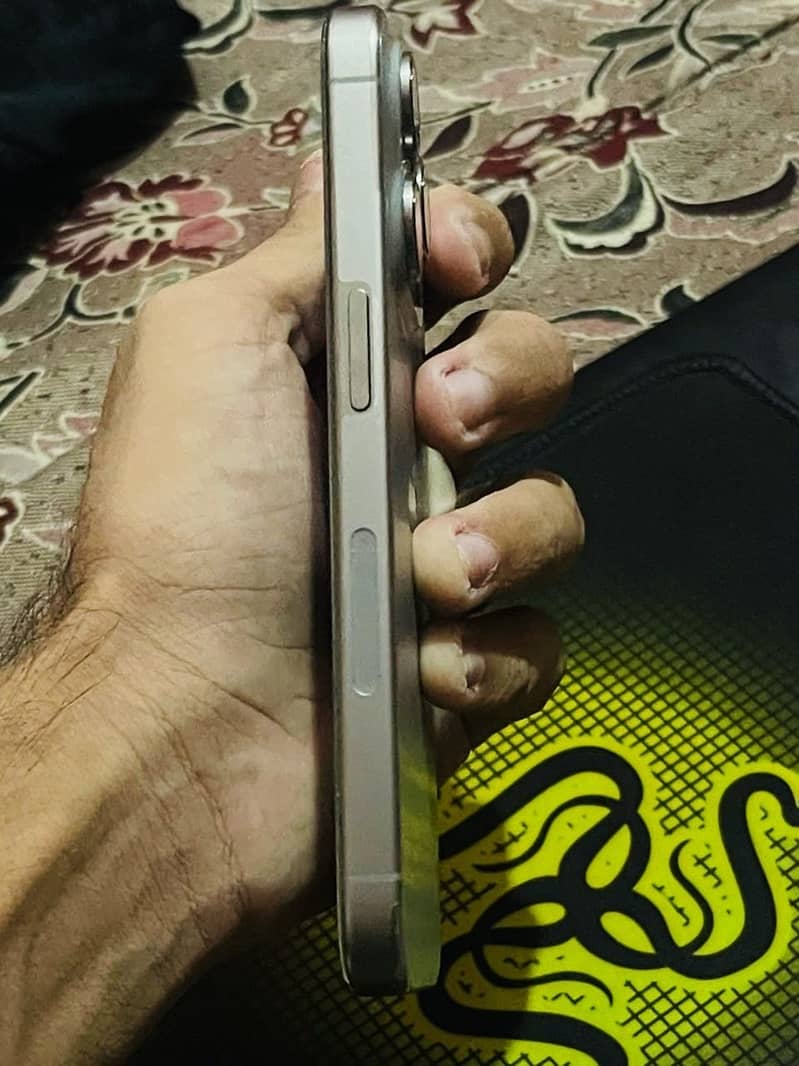Apple iPhone 15 Pro 3