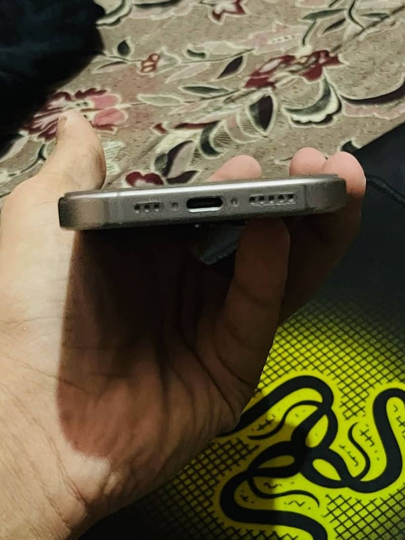 Apple iPhone 15 Pro 4