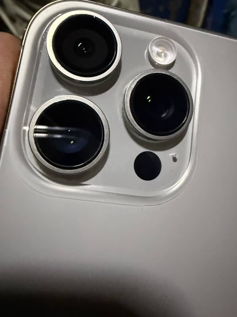 Apple iPhone 16 Pro 2