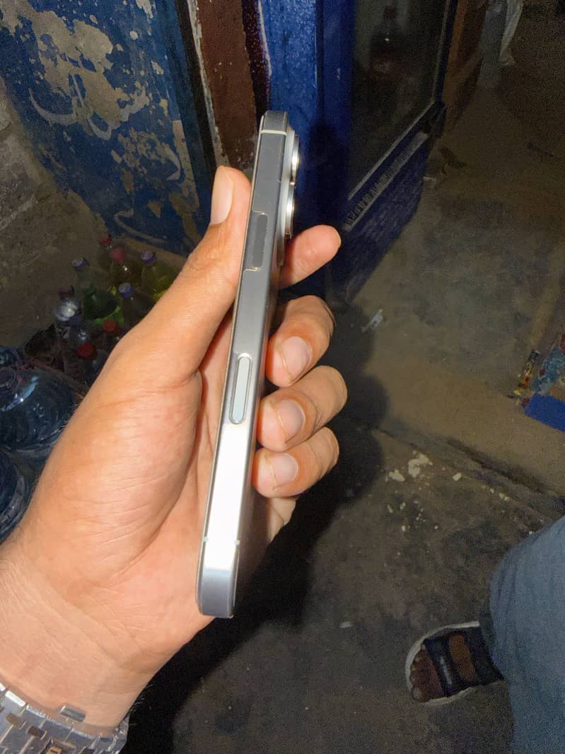 Apple iPhone 16 Pro 5