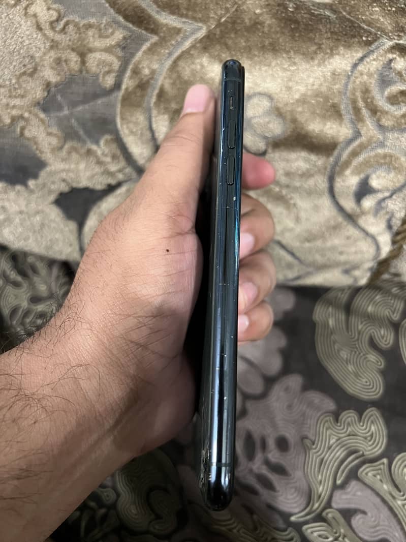 Apple iPhone 11 Pro Max 3
