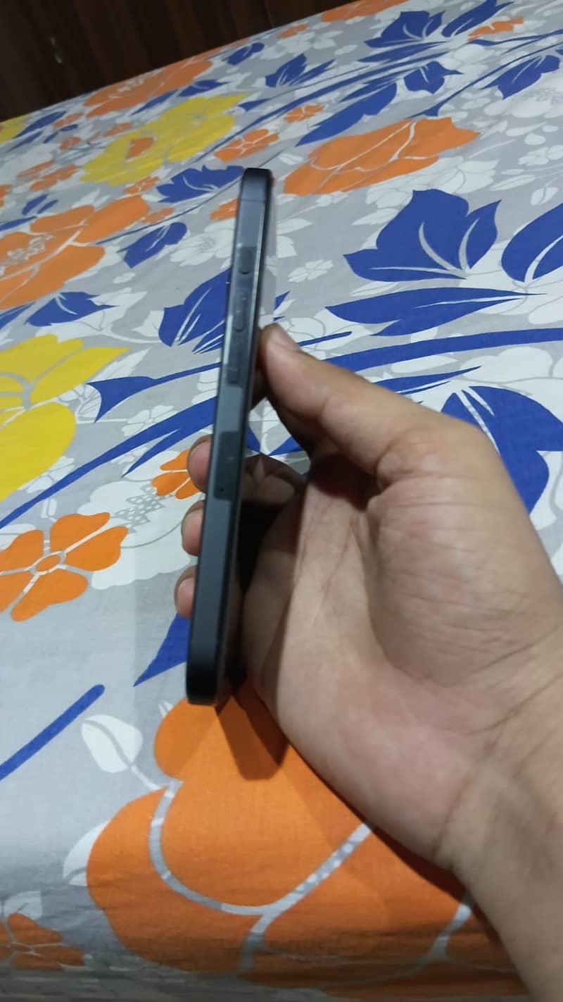 Apple iPhone 16 Pro 0