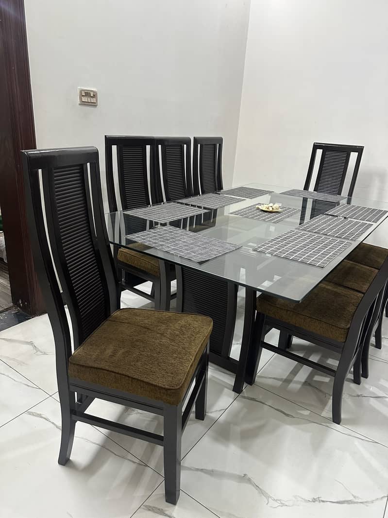 Dining table 0