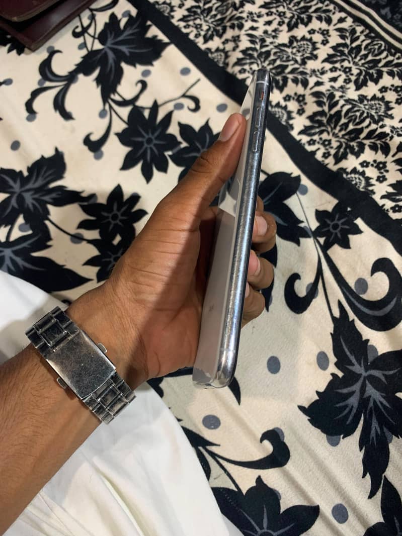 Apple iPhone XS Max 3