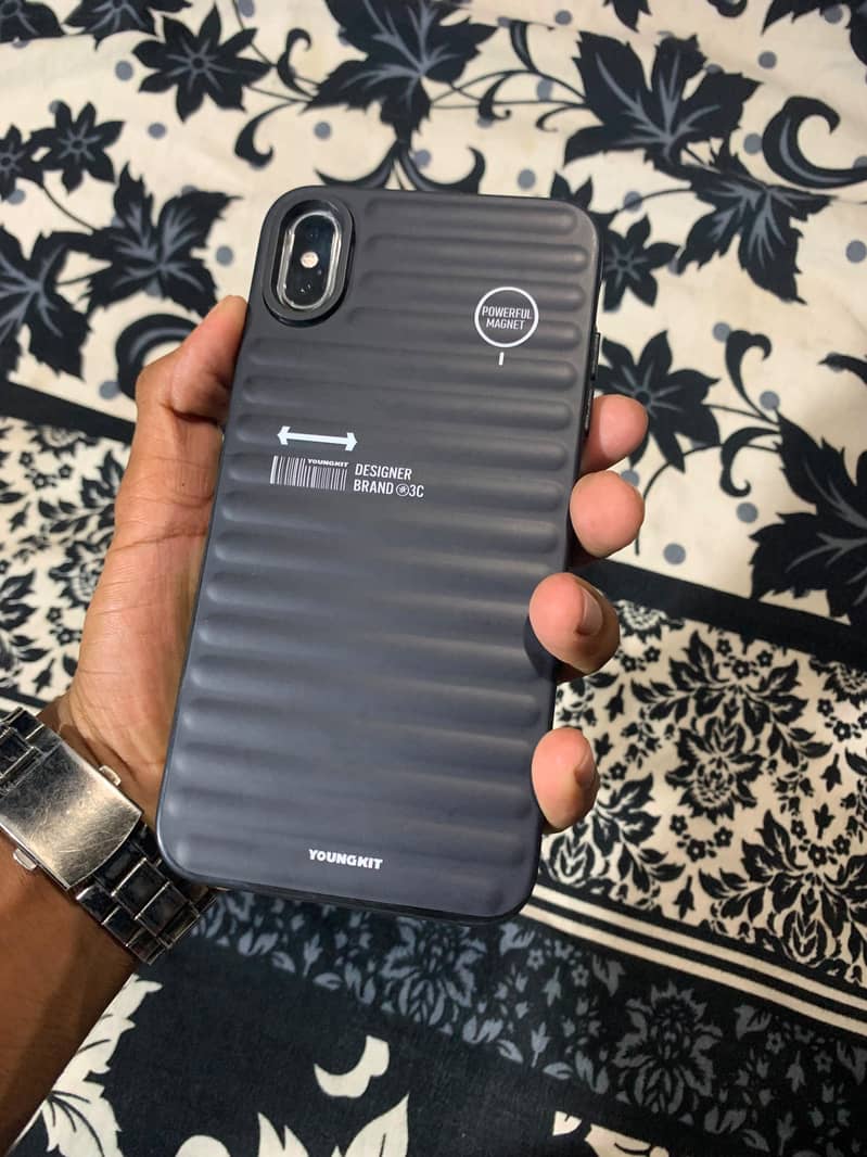 Apple iPhone XS Max 4