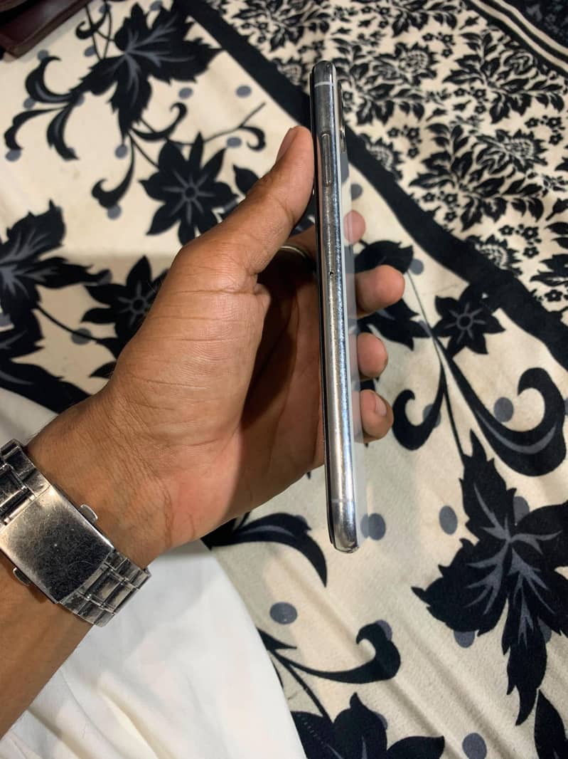 Apple iPhone XS Max 6