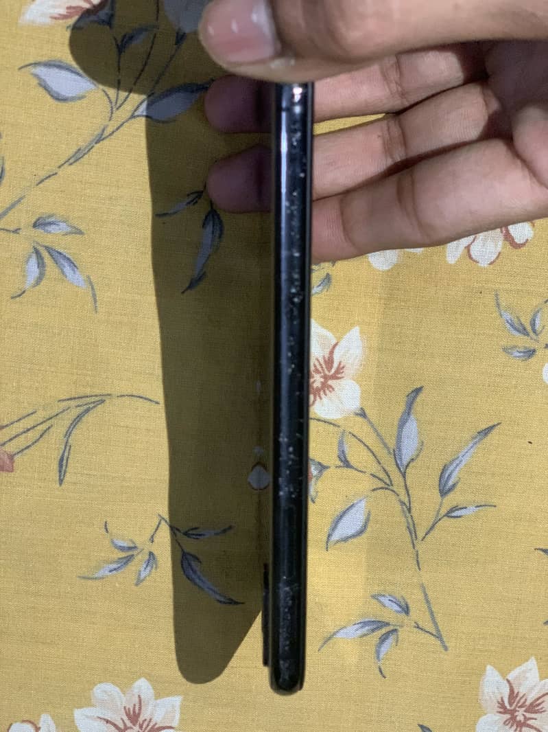 Apple iPhone X 4