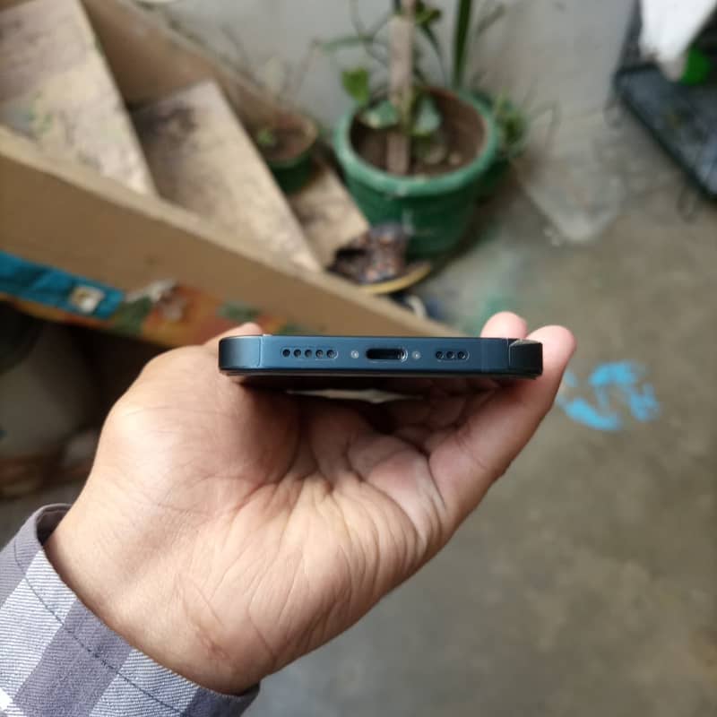 Apple iPhone 13 1