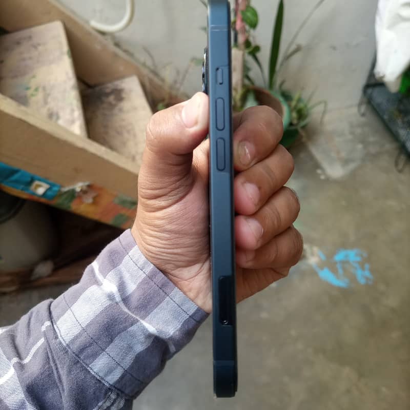 Apple iPhone 13 3