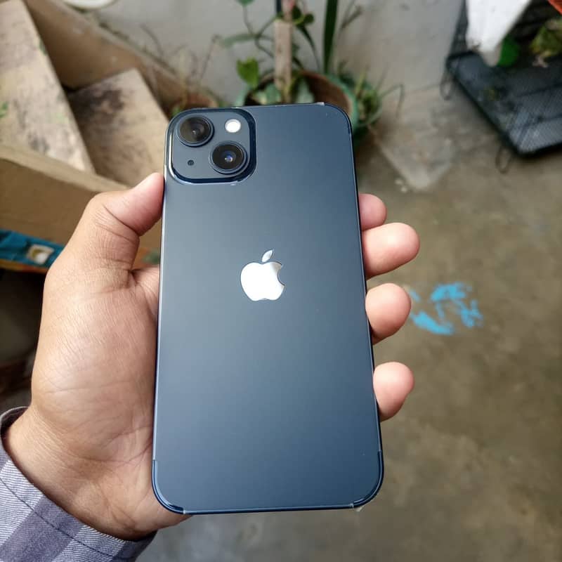 Apple iPhone 13 4