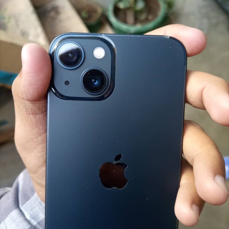Apple iPhone 13 7