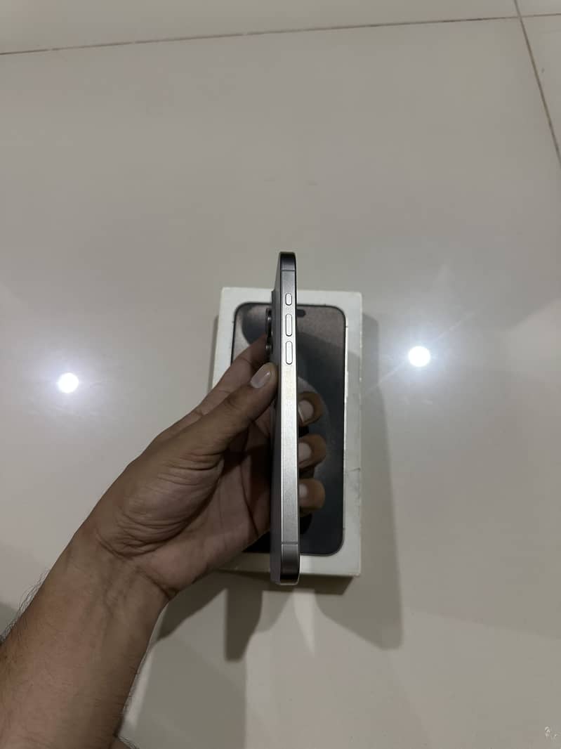 Apple iPhone 15 Pro Max 2