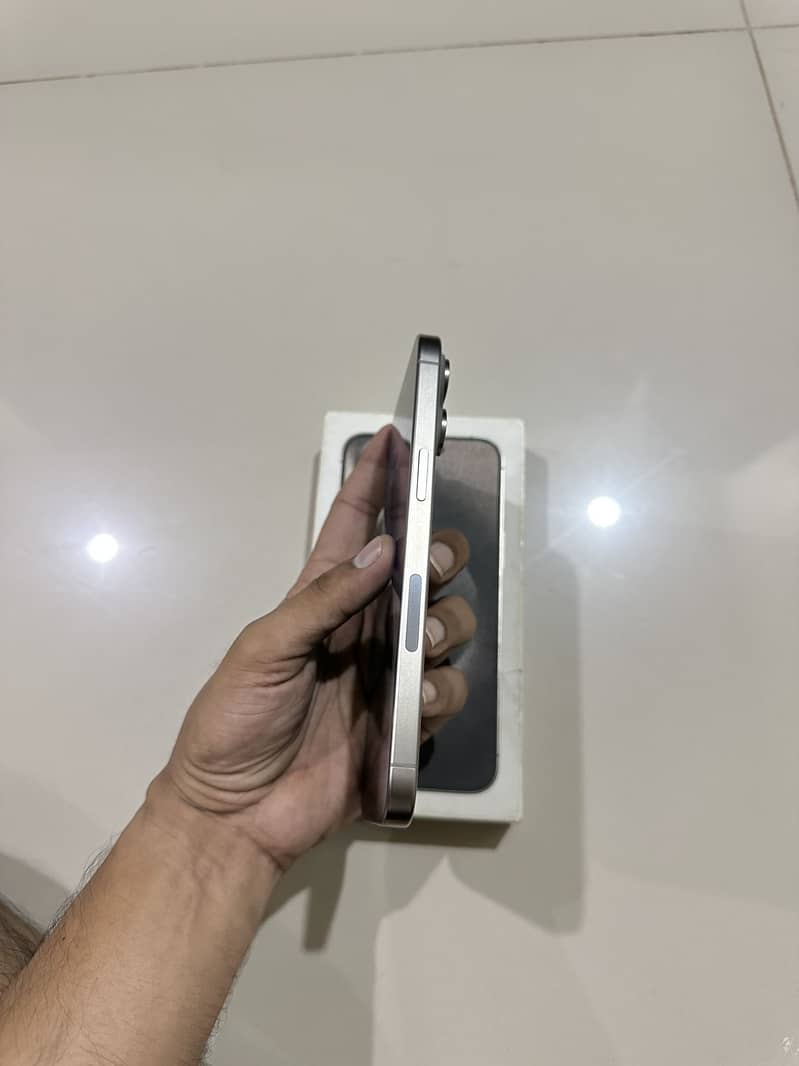 Apple iPhone 15 Pro Max 3