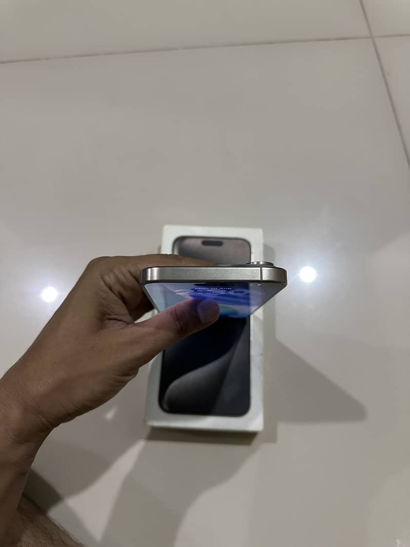 Apple iPhone 15 Pro Max 6