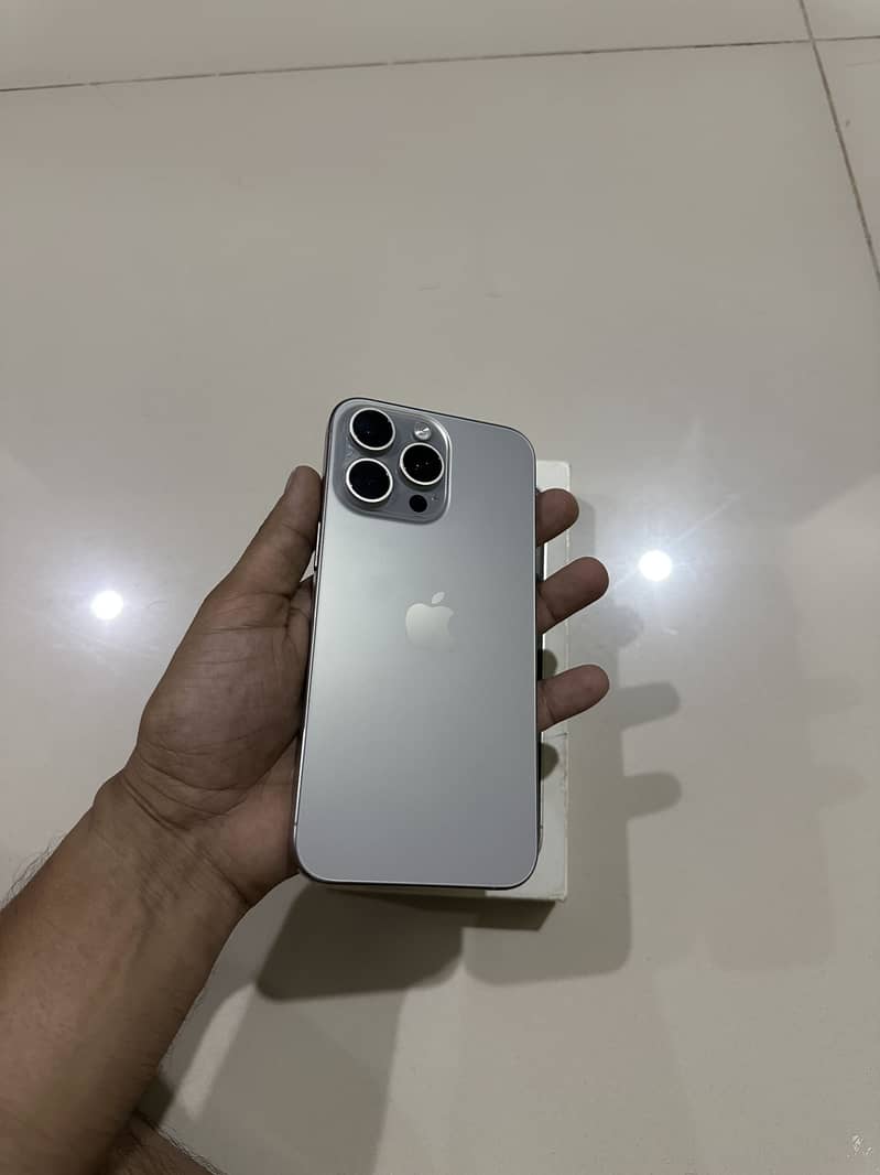 Apple iPhone 15 Pro Max 9