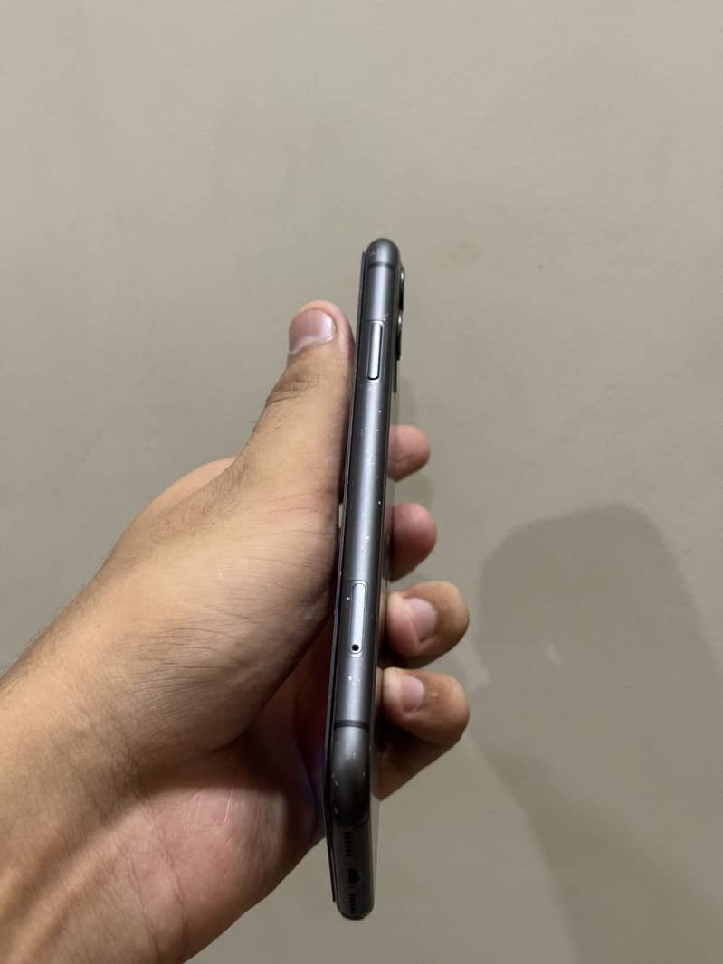 Apple iPhone 11 3