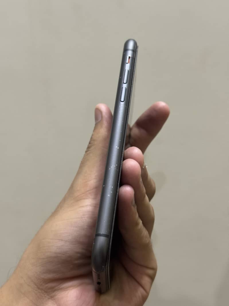 Apple iPhone 11 4