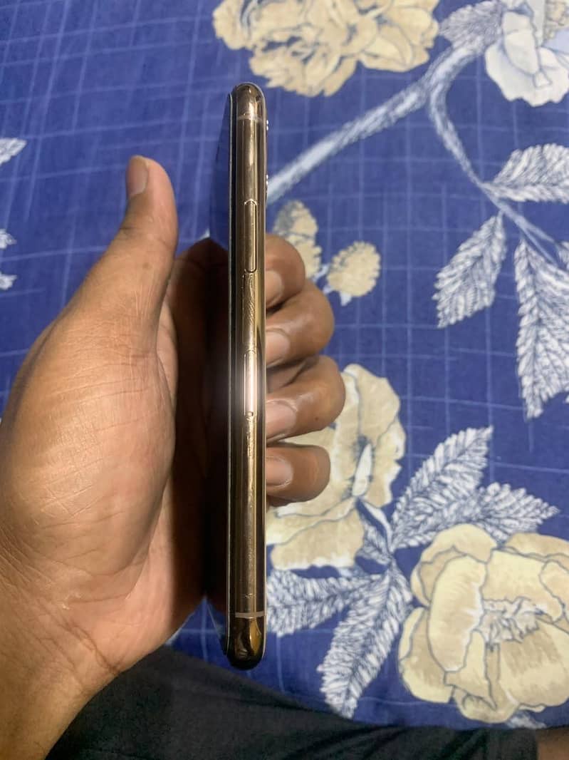 iPhone 11 Pro 2
