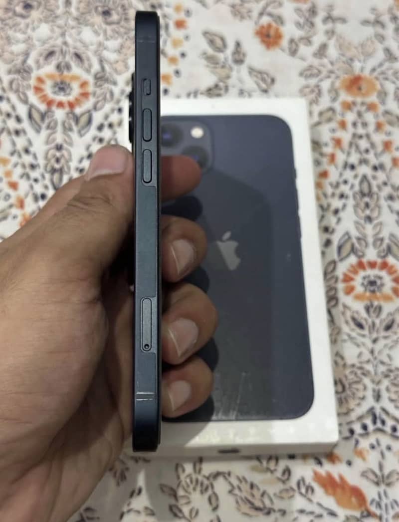 Apple iPhone 13 5
