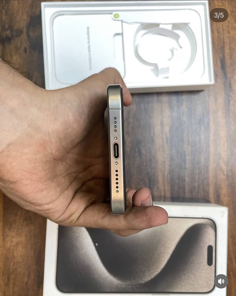 Apple iPhone 15 Pro Max 4