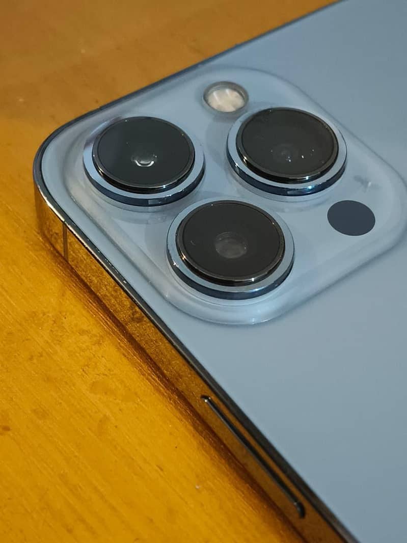 Apple iPhone 13 Pro 1