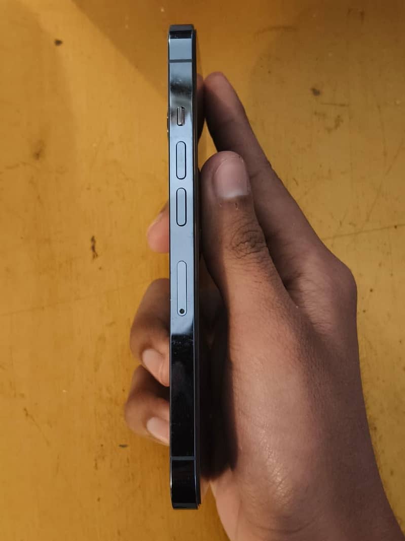 Apple iPhone 13 Pro 2