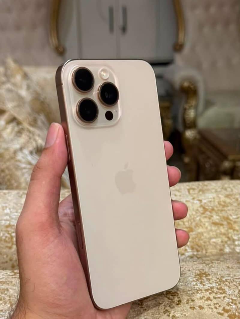 Apple iPhone 16 Pro Max 0
