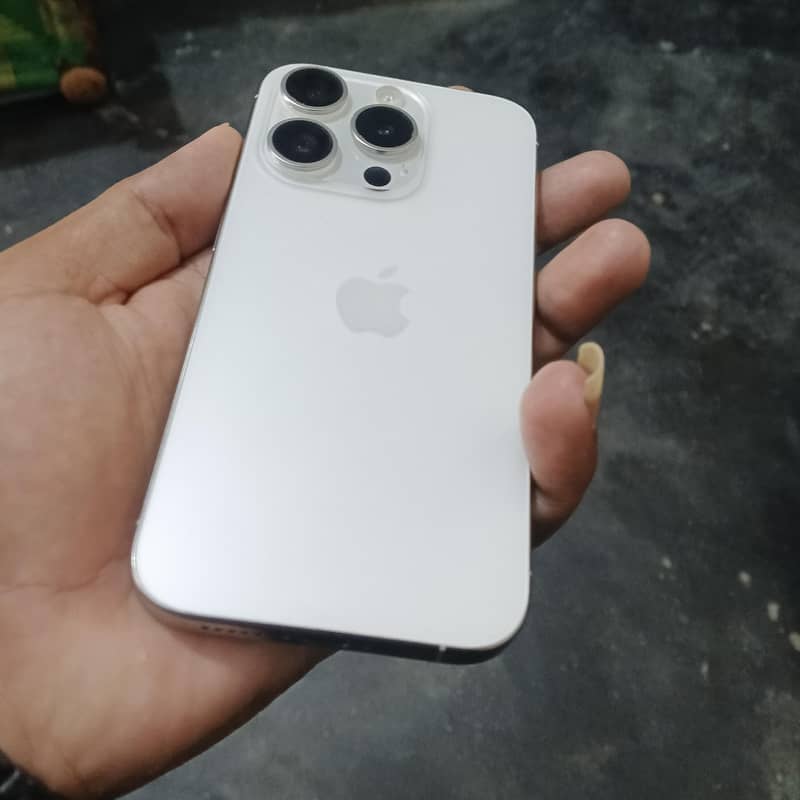 Apple iPhone 15 Pro 1