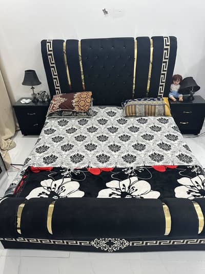 Double Bed with Matreas + Tabel