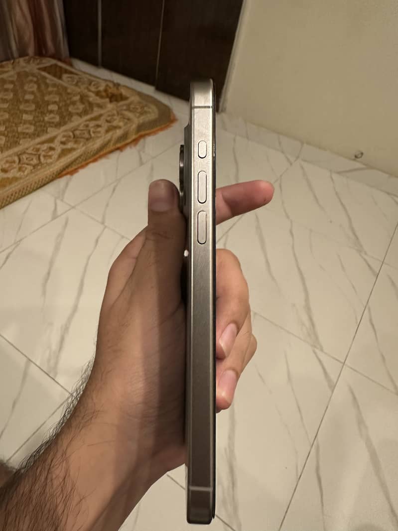 Apple iPhone 15 Pro Max 0