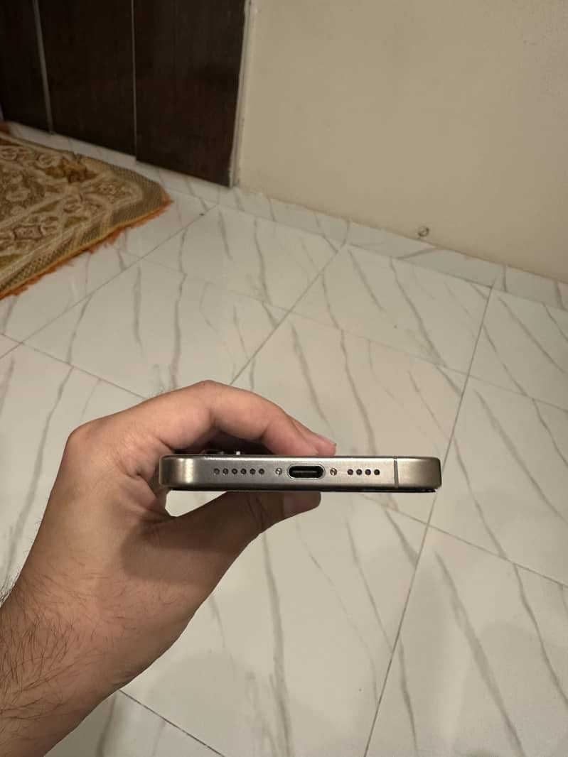 Apple iPhone 15 Pro Max 2
