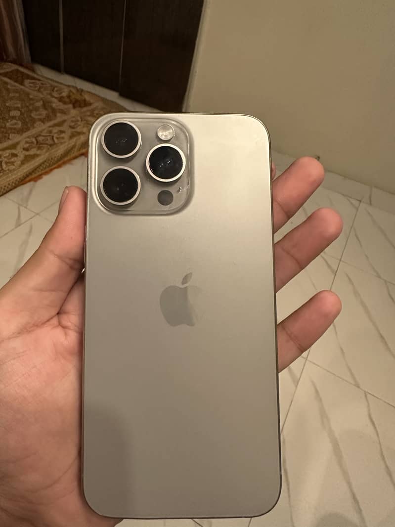 Apple iPhone 15 Pro Max 3
