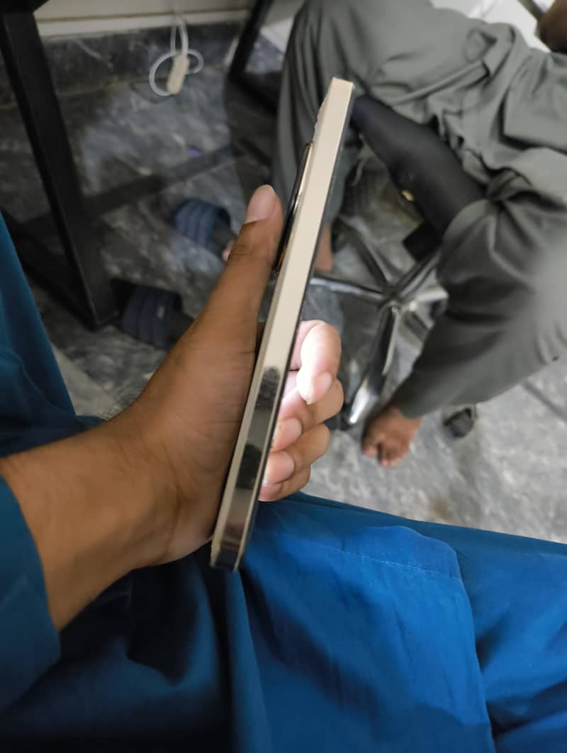 Realme 12 Plus 1