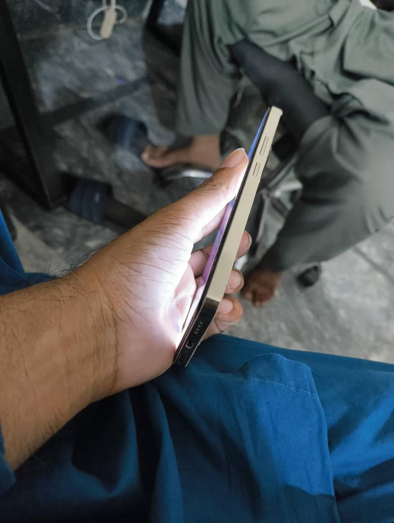 Realme 12 Plus 5