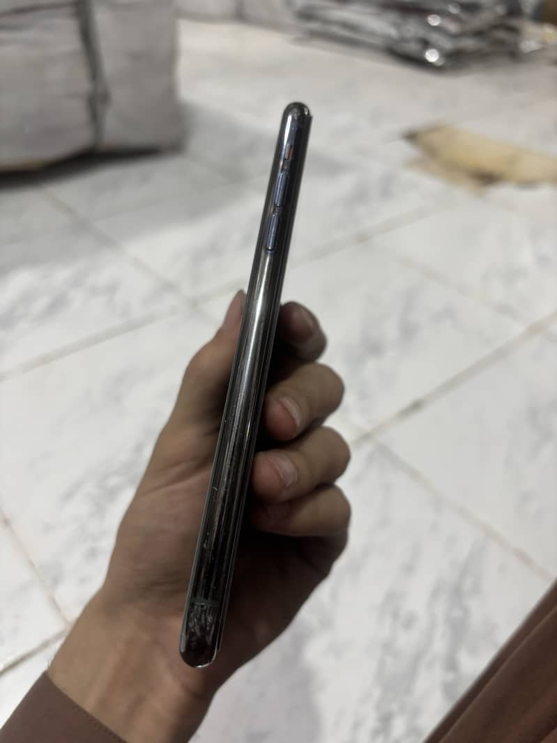 Apple iPhone 11 Pro Max 0