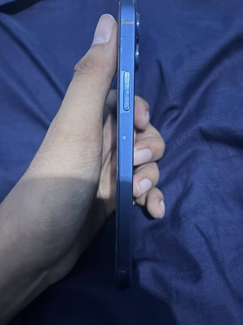 Apple iPhone 12 4