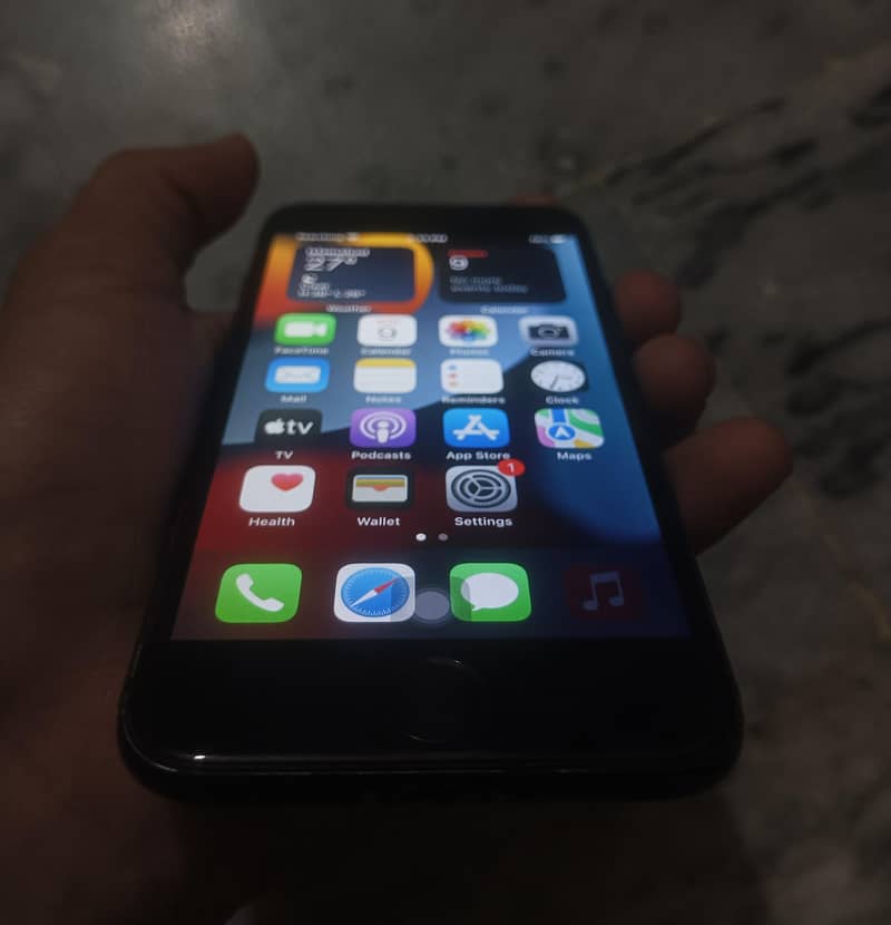 Apple iPhone 7 0